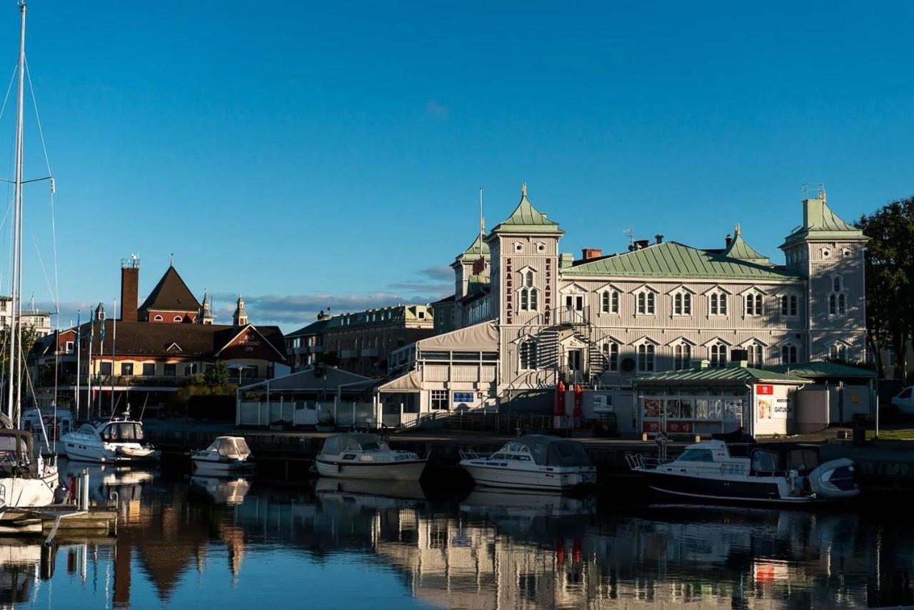 Frasch Och Fin 2:A. Gangavstand Till Stromstads Centrum Eksteriør billede